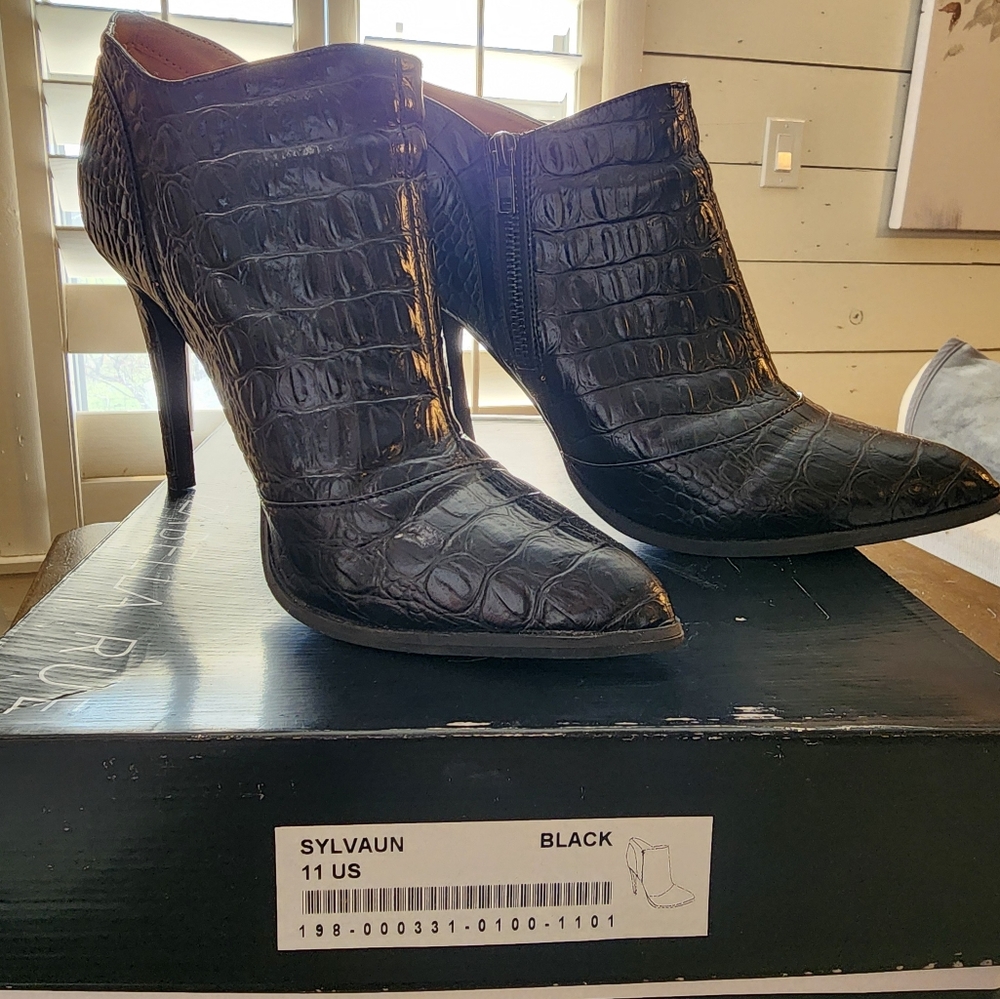 Crock stiletto booties black EUC